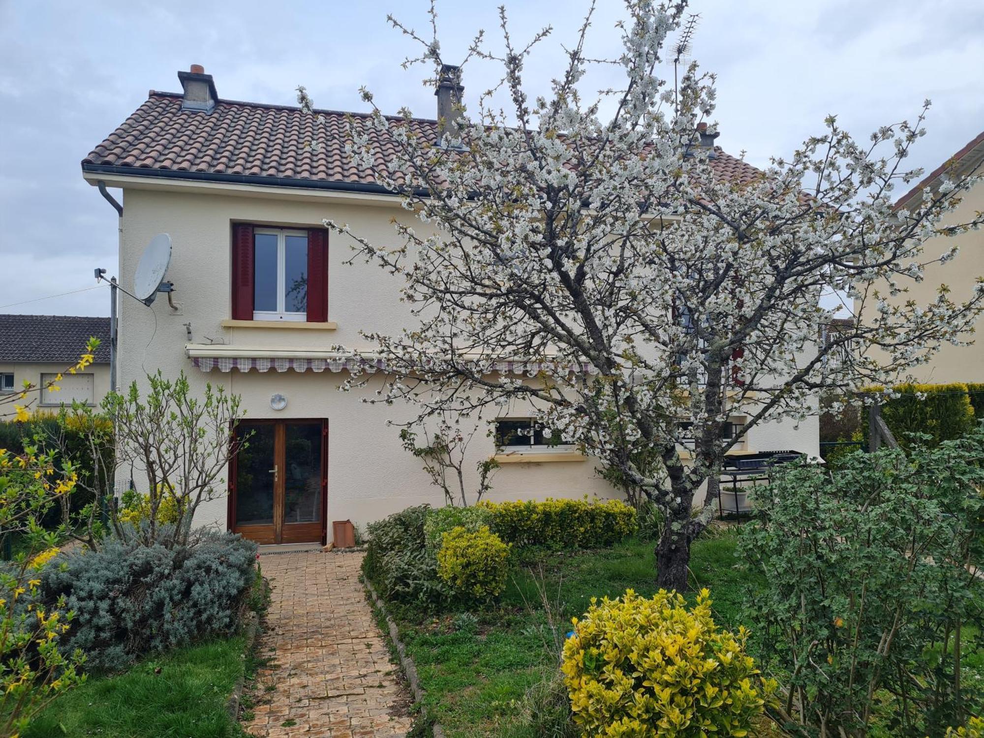 Logement Cosy Au Coeur D'Oradour Exterior photo